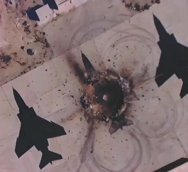 开云体育入口-以色列宣布击毁伊朗战机，并公布导弹轰炸画面，而画面中被炸“战机”纹丝不动，竟是画在停机坪上的涂鸦