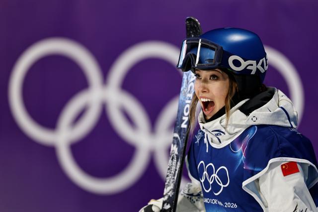 开云体育app下载-谷爱凌大心脏！第2跳摔倒，总分第2晋级大跳台决赛